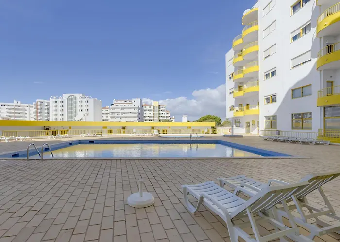 Presidente - Amplo 6 Pessoas Com Parking E A 10 Min Da Da Rocha * Portimão