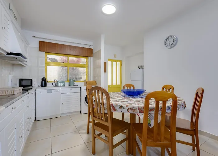 Presidente - Amplo 6 Pessoas Com Parking E A 10 Min Da Da Rocha Portimão